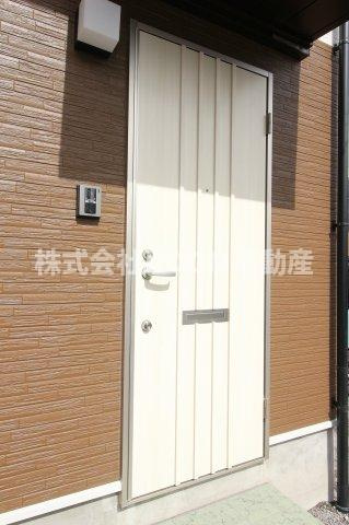 シンプルライフ平塚の玄関|収納もある玄関です
