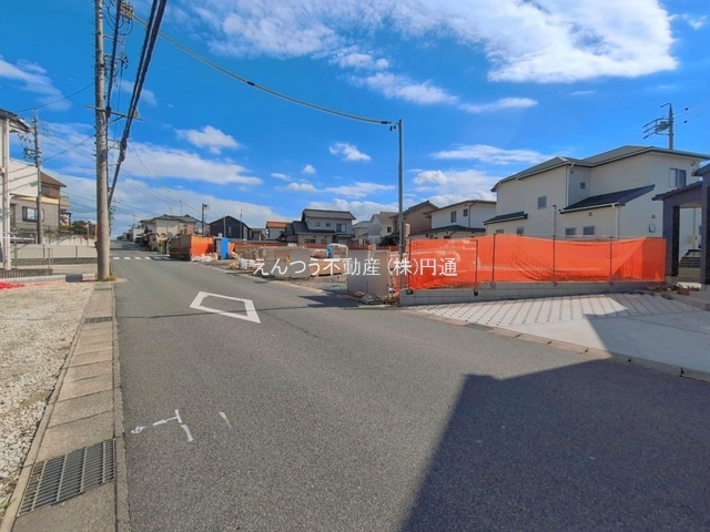 ブルーミングガーデン藤塚3丁目の前面道路含む現地写真