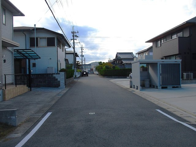 行橋市大字中津熊262番地51（C-37）の前面道路含む現地写真