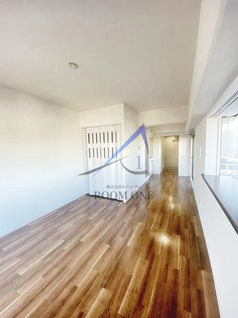ホワイトコートⅡの居間・リビング|洋室のお部屋です。