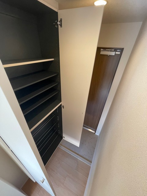 ＮｅｗＳａｆｏｌｅ三軒茶屋の玄関|★シューズＢＯＸ★