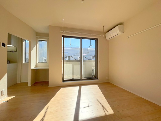 ＮｅｗＳａｆｏｌｅ三軒茶屋の居間・リビング|★明るいフローリングのお部屋です★