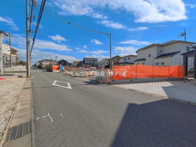 ブルーミングガーデン藤塚3丁目の前面道路含む現地写真