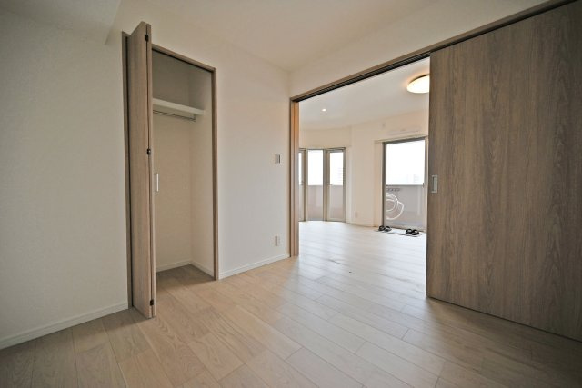 クレアシティ鶴見花博通りの子供部屋|洋室約4.5帖
子ども部屋に適した広さがあり、学習机やベッドもゆったりとレイアウトできます。