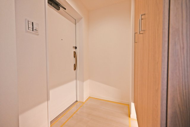 クレアシティ鶴見花博通りの玄関|玄関にはシューズボックスを備えており、玄関まわりをすっきりと保てます。