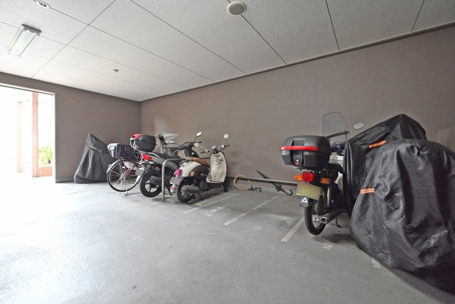 クレアシティ鶴見花博通りのその他共用部分|敷地内バイク置き場を備えており、バイクをお持ちの方も安心です。