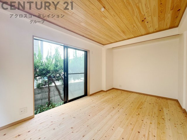 子供部屋…創造性や成長を促す遊びの空間を提供。学習や趣味に集中できる環境を整えます。個別のプライベートスペースは自己表現と自立心を育み、心地よい睡眠環境を整えリラックスできる場所を提供。