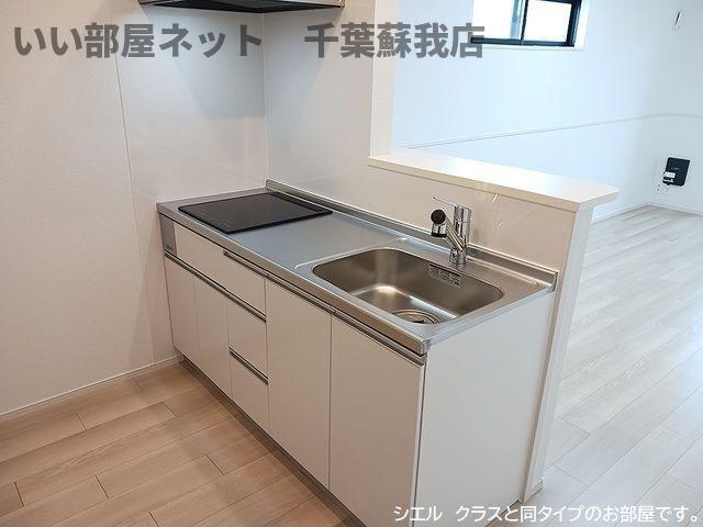 松ケ島１丁目アパートのキッチン|コンパクトなキッチンで掃除もラクラク