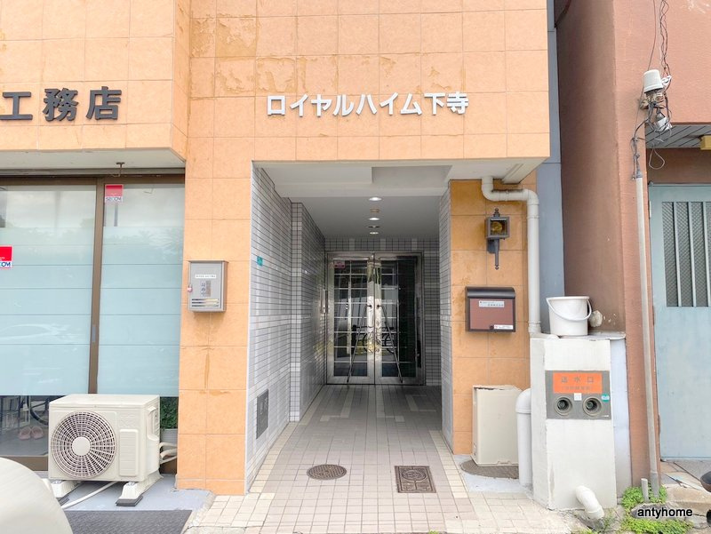 ロイヤルハイム下寺　仲介手数料無料のエントランス