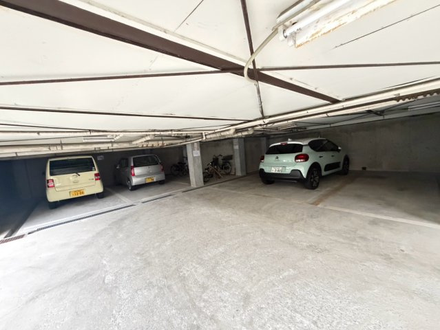 アビタシオンの駐車場