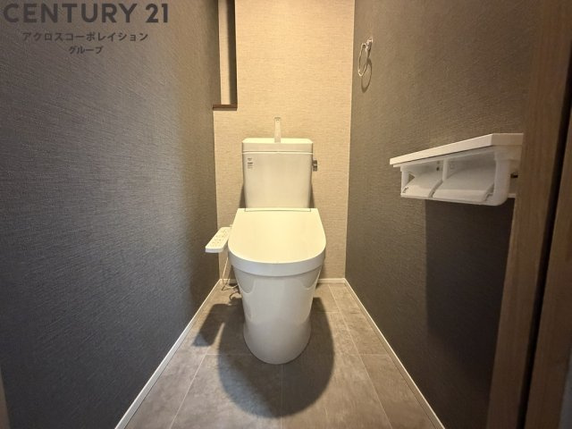 温水洗浄便座付きのトイレです♪