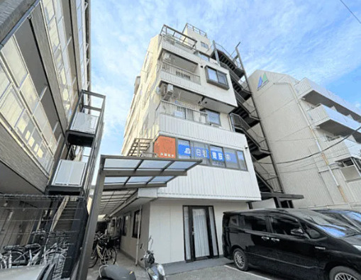白岩ビルの外観