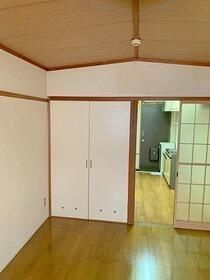 厚木市下依知１丁目の賃貸マンションの寝室