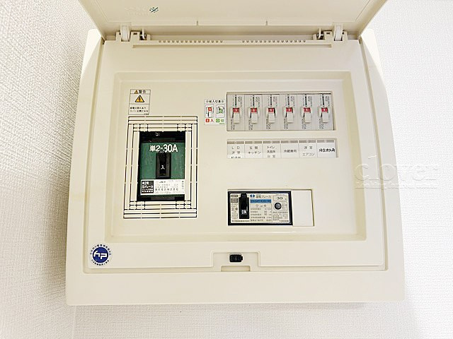 【発電・温水設備】 | ウィスタリアマンション板橋志村 | ブレーカーや給湯設備等のお写真です。～即日のご見学可能～　お問合せはお気軽に。