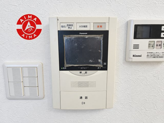コアマンション下大利ネクステージ502のセキュリティ|玄関を開ける前に、室内のモニターで来訪者の顔と姿をしっかりと確認できるTVモニター付きインターホンを完備。