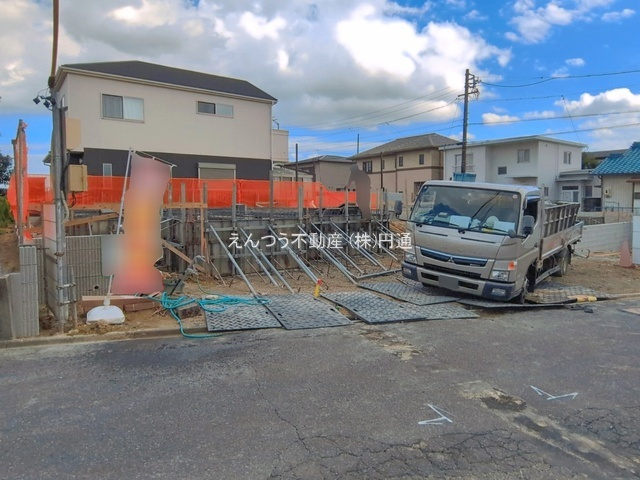 ブルーミングガーデン梅森町新田3期の前面道路含む現地写真