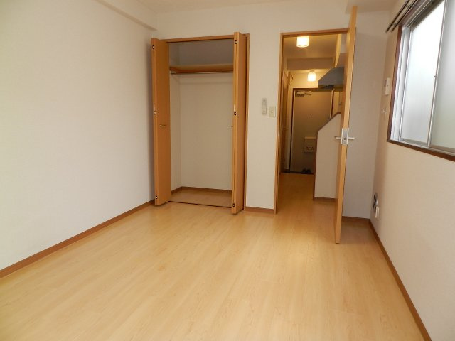 コミヤハイツの洋室