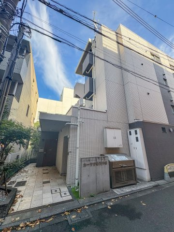 カーサからすやまの外観