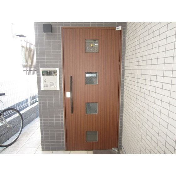 カーサからすやまのエントランス|毎日通るエントランスはこのようになっています