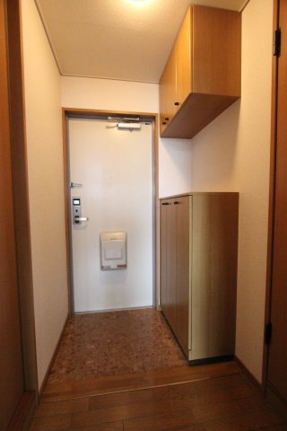 エメラルドノービレⅡの玄関|参考写真です。現況優先。