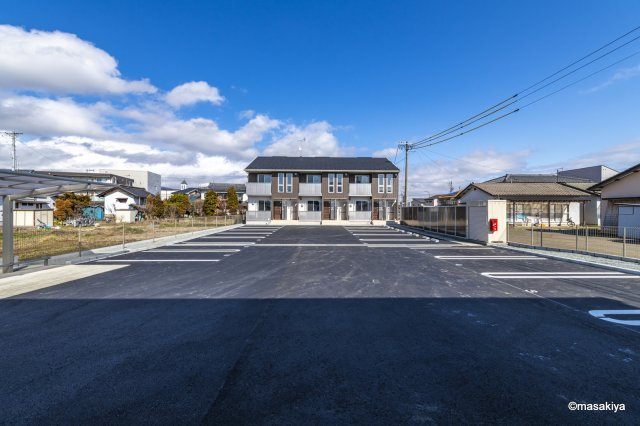 ボーセジュール 弐番館の駐車場|玄関