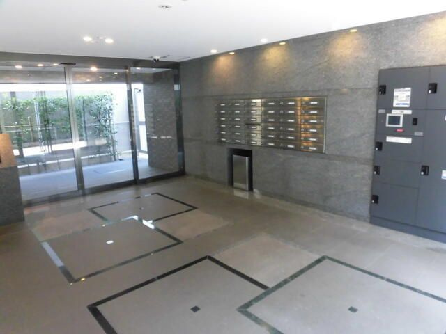 ルーブル多摩川八番館のエントランス