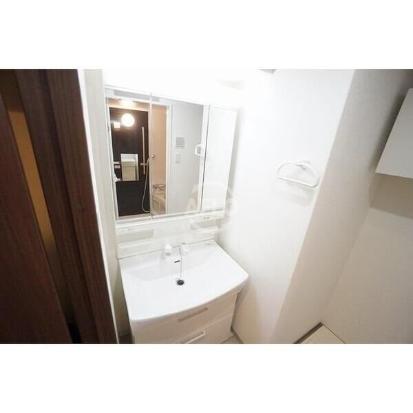 SK RESIDENCESなんば桜川EASTの独立洗面台|SK RESIDENCESなんば桜川EAST　洗面化粧台