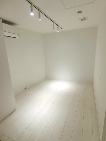 ミリアージュ下北沢の洋室|落ち着いた色調の洋室です