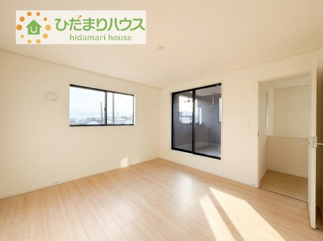 【寝室】 | 常総市若宮戸第2　新築戸建　1号棟 | 広めの主寝室は、ベッドの他にもパソコンデスクやドレッサーなども置けちゃいます(*^-^*)