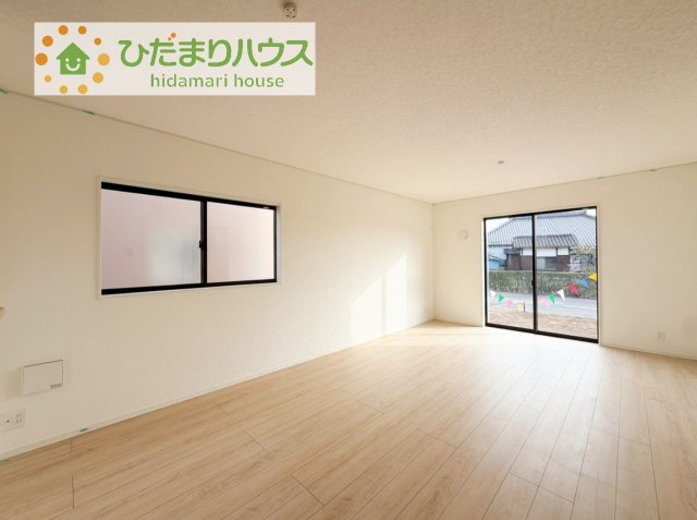 【居間・リビング】 | 常総市若宮戸第2　新築戸建　1号棟 | お子様が元気に遊べる広々としたリビングです！