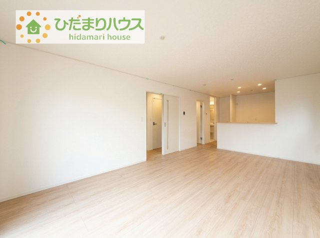 【居間・リビング】 | 常総市若宮戸第2　新築戸建　1号棟 | 南向きのリビングではぽかぽかの日差しが感じられます☆彡