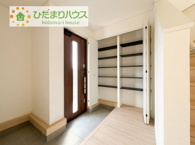 【玄関】 | 常総市若宮戸第2　新築戸建　1号棟 | 毎日「行ってきます」「ただいま」をいう玄関は明るく光が差し込みます♪