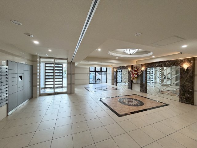 Luxe塚口のエントランス