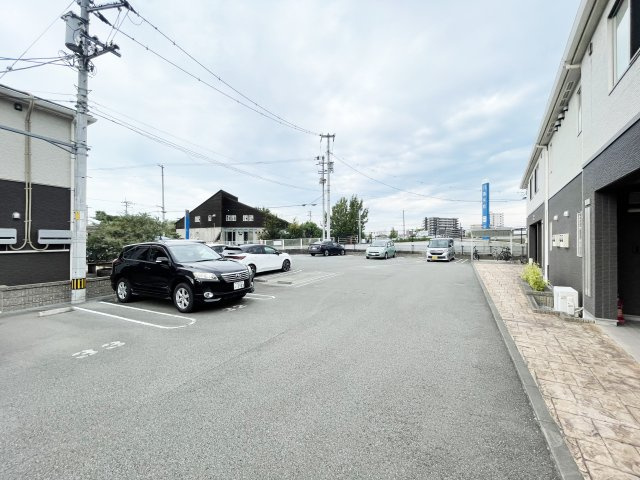 カネハナコートⅡ番館の駐車場