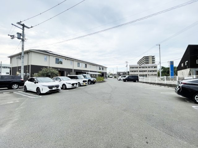 カネハナコートⅡ番館の駐車場