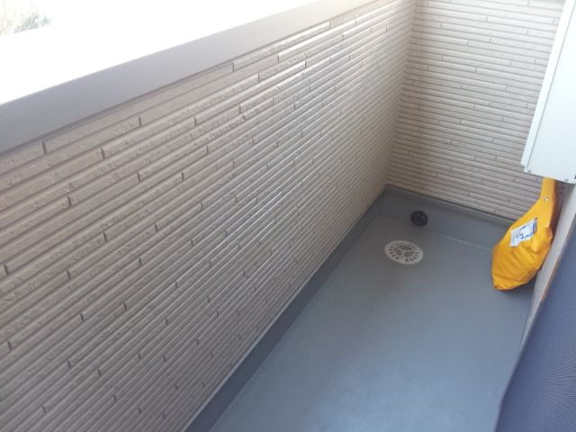 狛江市中和泉５丁目のアパートのバルコニー