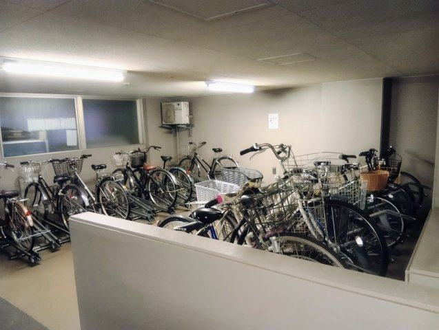 D’グランセ駿府Ⅱ　静岡市葵区安倍町の駐輪場|自転車を置ける屋内駐輪スペースです