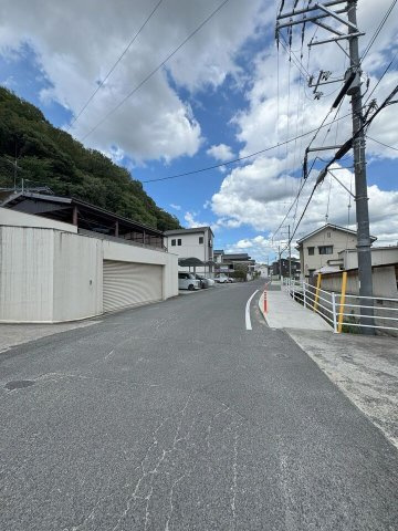 神辺町川南　200万の前面道路含む現地写真|【北側進入路幅員約6.3ｍ】進入路は幅が広くお車での出入もしやすいです。