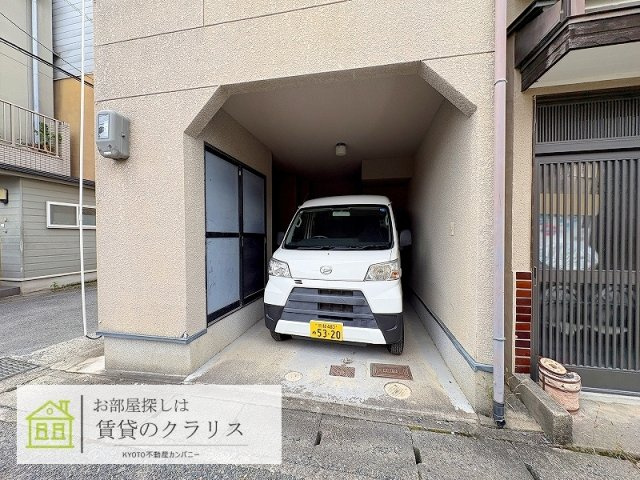 川島滑樋町（ガレージ付き）貸家の駐車場