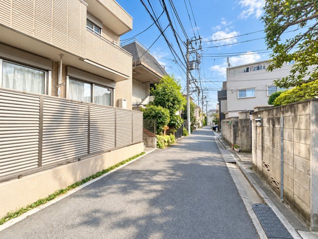 文京区小日向3丁目　新築戸建　全4棟の外観|2026.10.24撮影

現地ご見学希望・資料請求などお気軽にお問い合わせ下さい！
03-5990-5201
