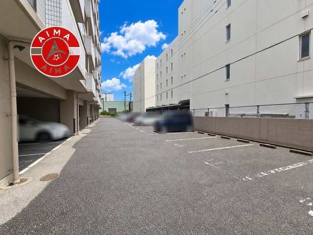 箱崎エクセル南22の駐車場|ゆったりとしたスペースがある駐車場です。