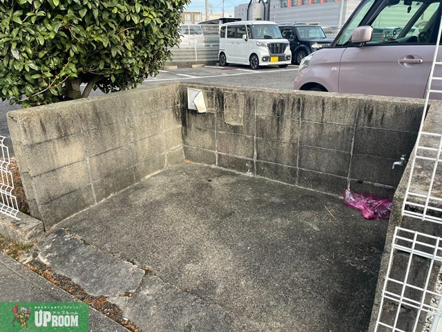 ジュネス和合の駐車場
