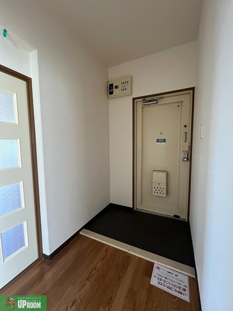 ジュネス和合の玄関