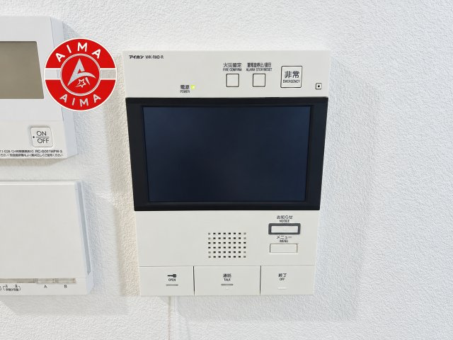 オープンレジデンシア桜並木ステーションフロントのセキュリティ|玄関を開ける前に、室内のモニターで来訪者の顔と姿をしっかりと確認できるTVモニター付きインターホンを完備。