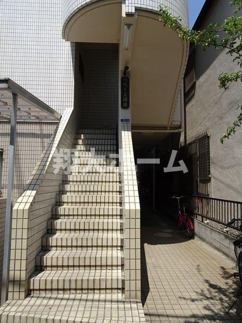 リベール根岸のエントランス