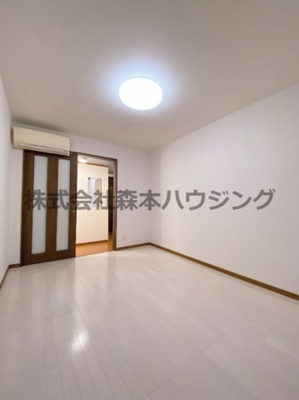 【洋室】 | 　寝屋川市高柳2丁目38テラスハウス | きれいな洋室です
1階