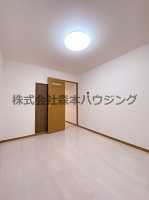【洋室】 | 　寝屋川市高柳2丁目38テラスハウス | ゆったりした洋室です
1階