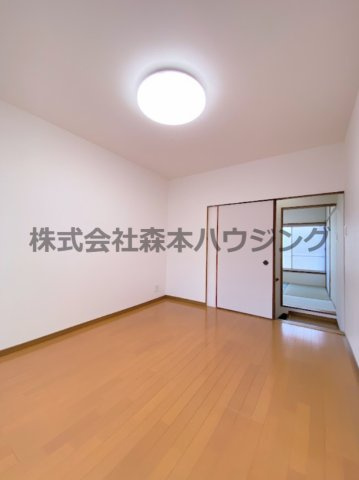 【洋室】 | 　寝屋川市高柳2丁目38テラスハウス | きれいな洋室です
2階