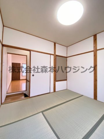 【和室】 | 　寝屋川市高柳2丁目38テラスハウス | 個人の部屋や寝室として使える和室です