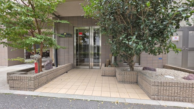 Ryusen初台のエントランス